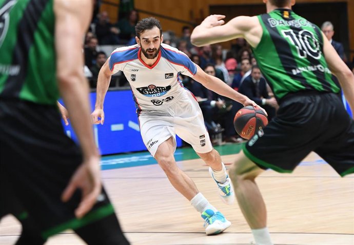 Álvaro Muñoz jugando con el Obradoiro