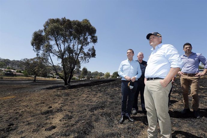 Scott Morrison, primer ministro de Australia, durante una visita a una zona arrasada por los incendios