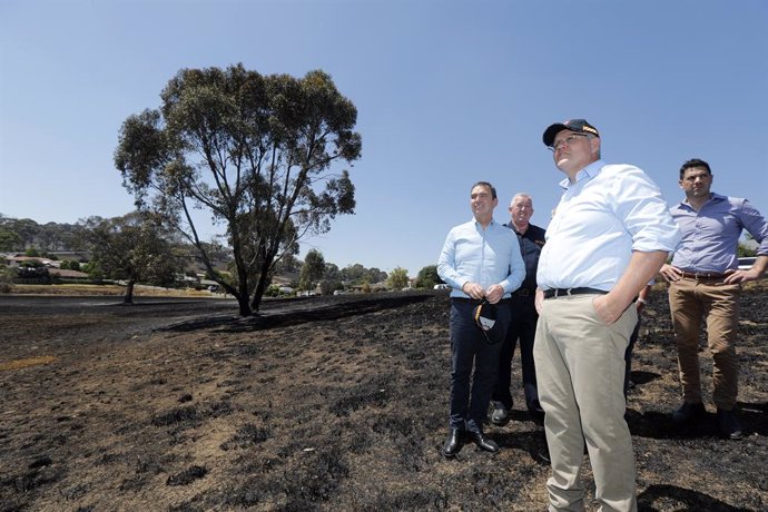 Scott Morrison, primer ministre d'Austrlia, durant una visita a una zona arrasada pels incendis