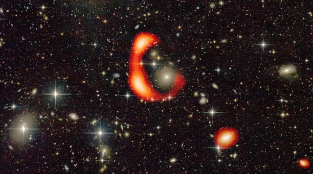 Imagen del anillo de hidrógeno en torno a la galaxia AGC 203001