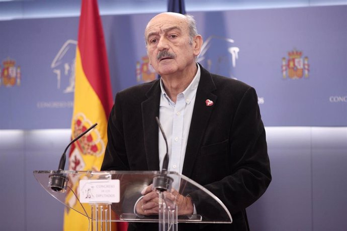 El diputado de PRC en el Congreso, José María Mazón, en rueda de prensa en Madrid tras reunirse con PSOE