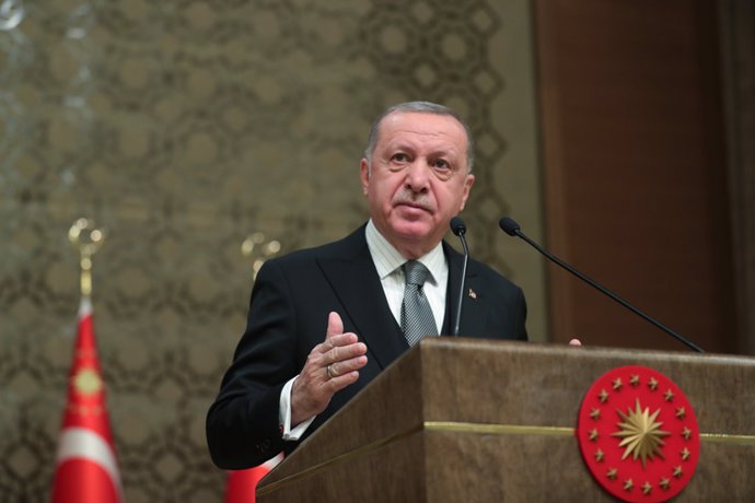 Siria.- Erdogan asegura que 200.000 sirios se dirigen hacia Turquía por la ofens