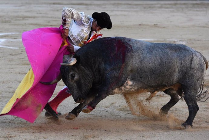 El torero español Gómez del Pilar durante una corrida de toros celebrada en 2019 en la plaza de Las Ventas (Madrid) con motivo de la feria de San Isidro.