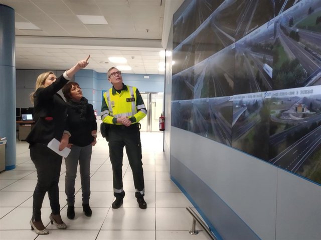 La delegada del Gobierno en Castilla y León, Mercedes Martín, la coordinadora de Tráfico para Castilla y León, Cantabria y Asturias, Inmaculada Matías, y el teniente coronel jefe del Sector de la Guardia Civil de Tráfico.