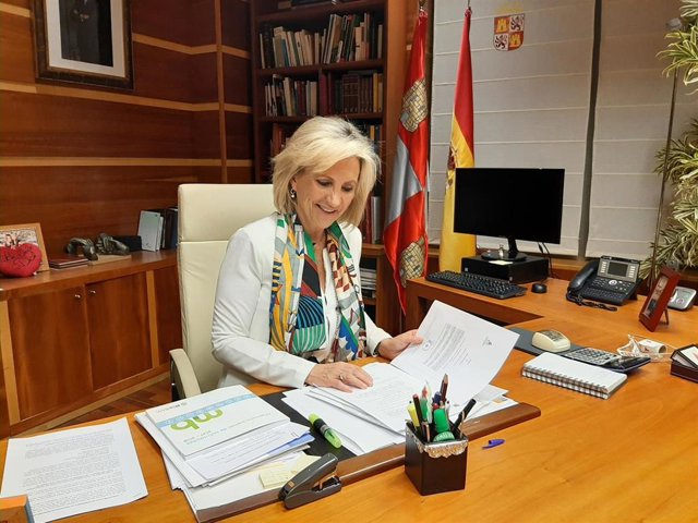 La consejera de Sanidad, Verónica Casado, en su despacho.