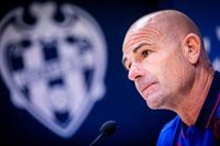 Paco López: "El Atlético es peligrosísimo por todo"