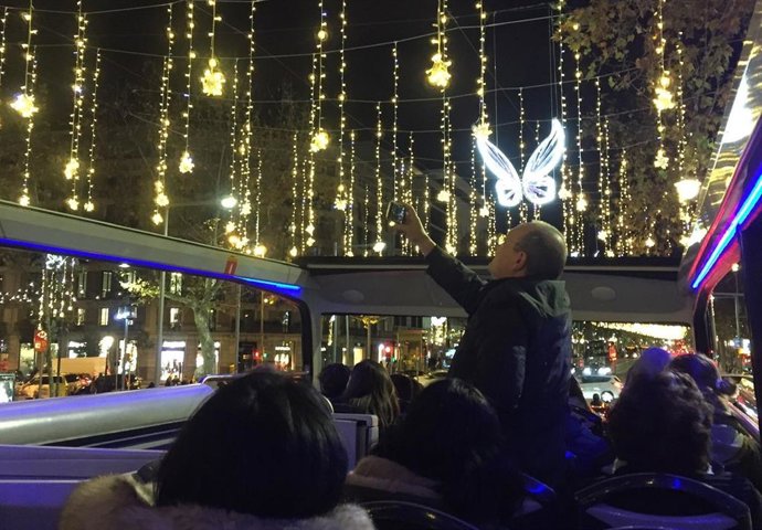 El servicio de Bus Turístic Barcelona Night Tour Christmas