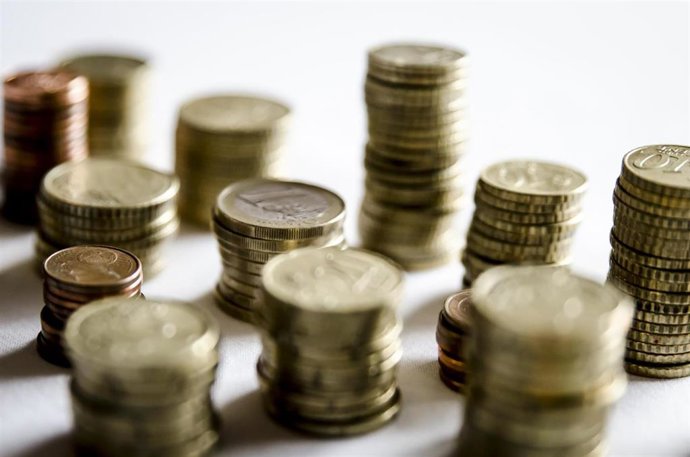 Monedas de euro apiladas.