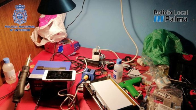 Material incautado a un hombre acusado por un delito contra el patrimonio en Playa de Palma