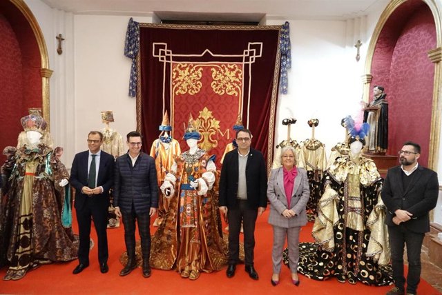 Presentación de los trajes de los Reyes Magos