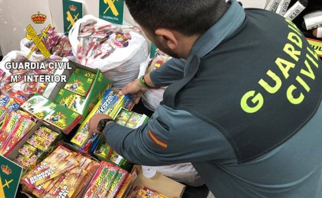 Operación contra la venta ilegal de pirotecnia en establecimientos de Salamanca.
