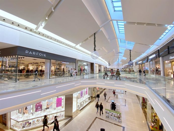 Hall de un centro comercial de Madrid, a 30 de diciembre de 2019.