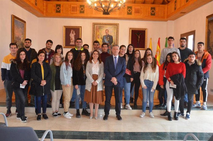 Treinta jóvenes reciben las Becas Matricula del Ayuntamiento de Palos de la Frontera
