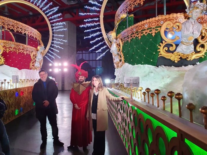 La delegada de Cultura, Turismo y Deportes de Madrid, Andrea Levy, visita las carrozas de la Cabalgata de Reyes de 2019.