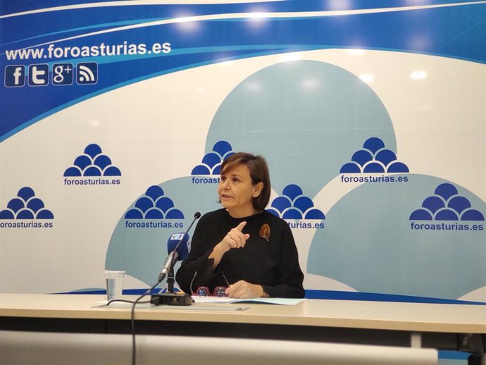La presidenta de Foro Asturias, Carmen Moriyón, en rueda de prensa.