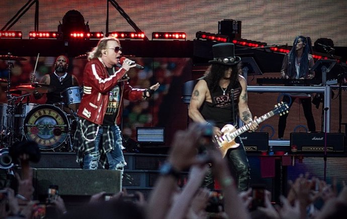 Guns N'Roses, Extremoduro, Alejandro Sanz, Manuel Carrasco o Marc Anthony, citas