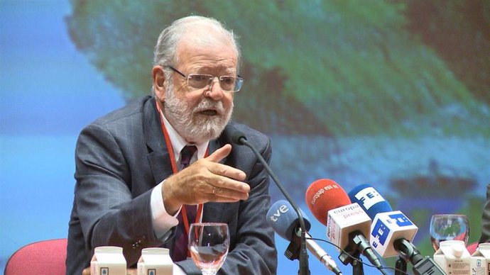 El ex presidente extremeño Juan Carlos Rodríguez Ibarra durante una conferencia