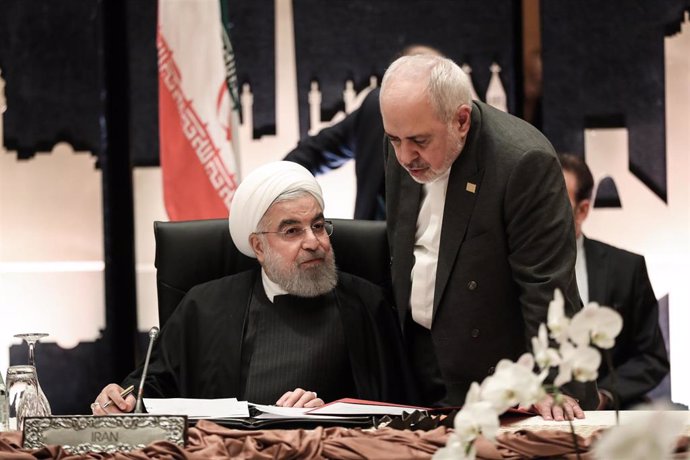 El presidente de Irán, Hasán Rohani, y el ministro de Exteriores iraní, Mohamad Yavad Zarif