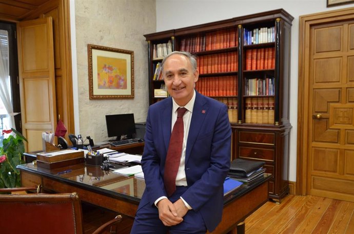 El rector de la Universidad de Valladolid, Antonio Largo Cabrerizo.