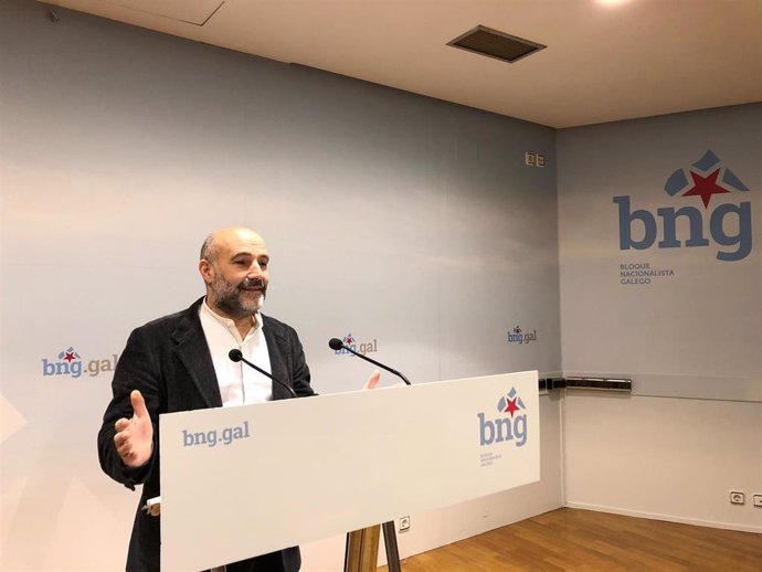 El diputado del BNG, Néstor Rego, en rueda de prensa.