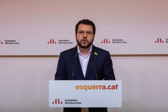 El vicepresident de la Generalitat i coordinador d'ERC, Pere Aragons, ofereix una roda de premsa després d'una reunió de l'executiva d'ERC per "valorar les conseqüncies" de la decisió de la JEC d'inhabilitar el president de la Generalitat.