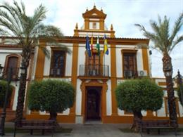 Fachada del Ayuntamiento de Gines
