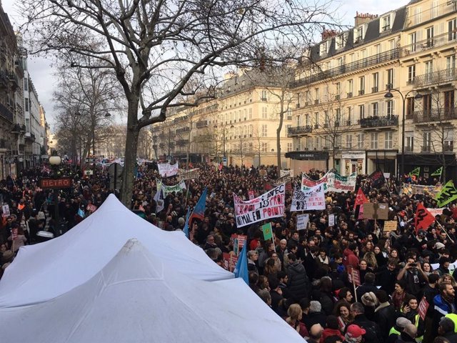 Manifestación contra la reforma de las pensiones durante la huelga indefinida en Francia