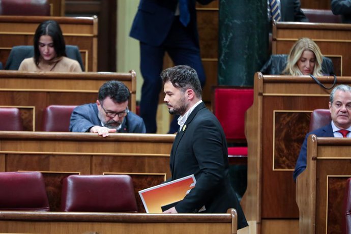 El portaveu adjunt d'ERC al Congrés dels Diputats,  Gabriel Rufián, durant la primera sessió del debat d'investidura del candidat socialista a la Presidncia de Govern en la XIV Legislatura a Madrid (Espanya), a 4 de gener de 2020.