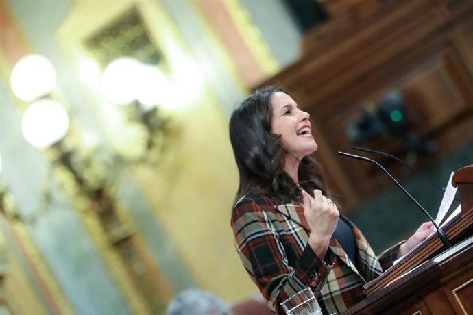 La portavoz de Ciudadanos (Cs) en el Congreso de los Diputados, Inés Arrimadas, interviene desde la tribuna de la Cámara Baja