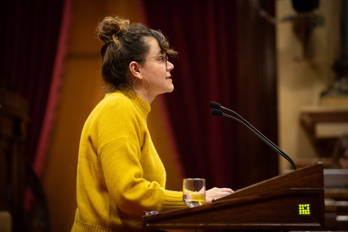 La diputada de la CUP, Natalia Snchez, durant la seva intervenció en una sessió plenria del Parlament, a Barcelona /Catalunya (Espanya), a 17 de desembre de 2019.
