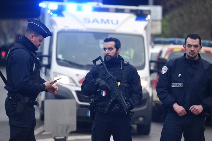Francia.- Investigan como atentado terrorista el ataque del viernes a las afuera