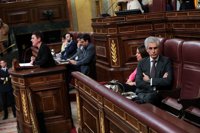 Suárez Illana da la espalda a la portavoz de Bildu durante su intervención en la sesión de investidura