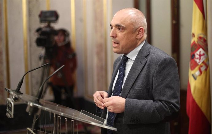 El diputado del PSOE, Rafael Simancas, en rueda de prensa tras finalizar la sesión de constitución de las Cortes para la XIV Legislatura en el Congreso de los Diputados, Madrid (España), a 3 de diciembre de 2019.