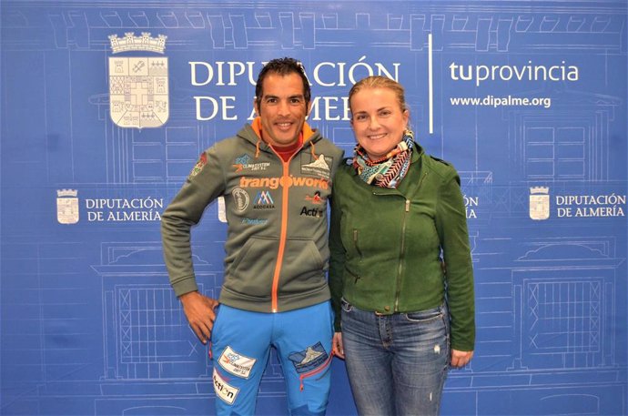 El montañero Alejandro Albacete y la diputada provincial de Deportes, María Luisa Cruz