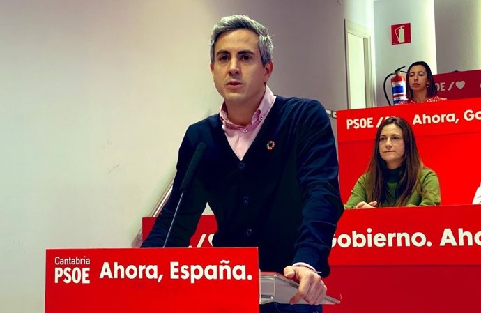 El secretario general del PSOE de Cantabria y vicepresidente regional, Pablo Zuloaga, interviene ante el Comité Regional del partido