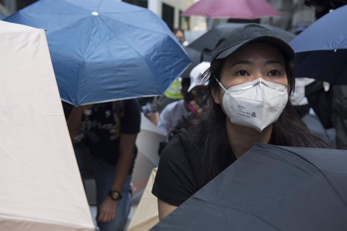 Ciutadana de Hong Kong amb mascarilla.