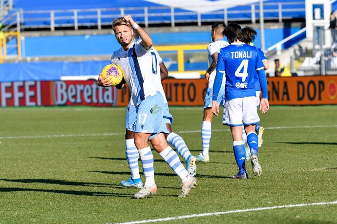 Fútbol/Calcio.- (Crónica) La Lazio aprieta a los líderes y la Roma tropieza en c
