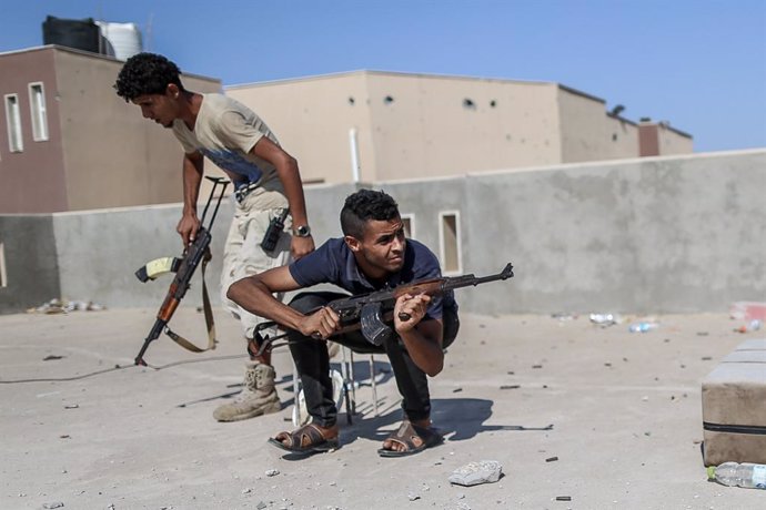 Libia.- Un misil lanzado por Haftar impacta en un centro médico en Trípoli