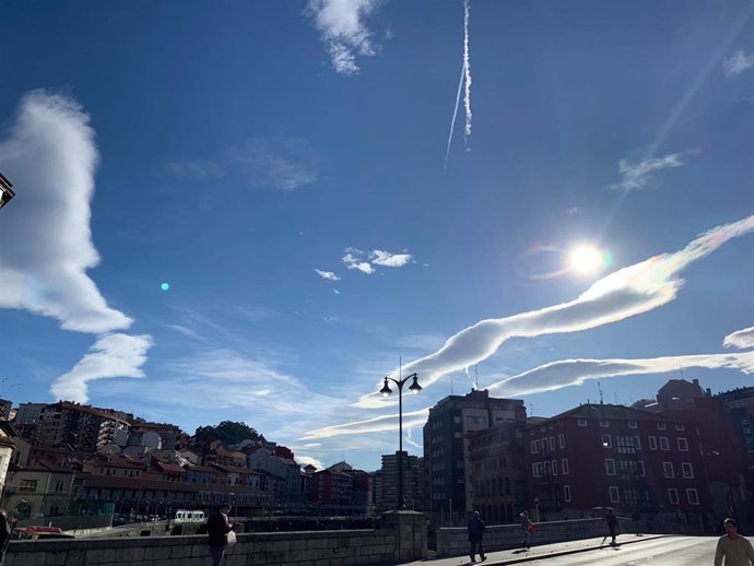 Bilbao con cielo prácticamente despejado