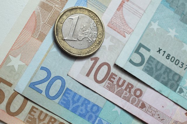Foto de archivo de billetes de euros