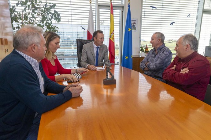 Blanco se reúne con la Organización de Productores de Pesca de Altura para anali