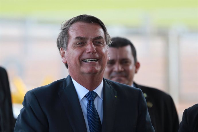 Brasil.- Bolsonaro ataca a los periodistas y asegura que leer la prensa "envenen