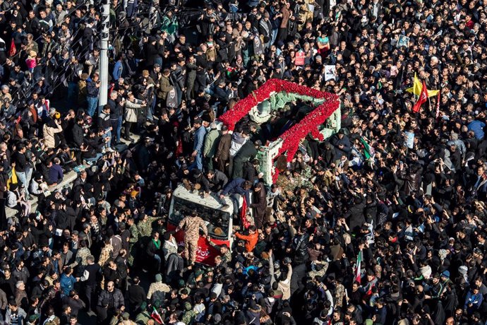 Irán.- Los restos mortales del general iraní Soleimani llegan a la ciudad iraní 
