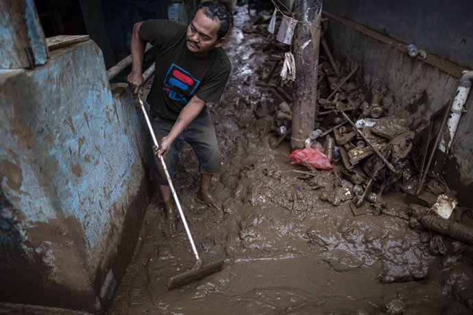 Indonesia.- Indonesia logra frenar las inundaciones y cambiar el clima lanzando 