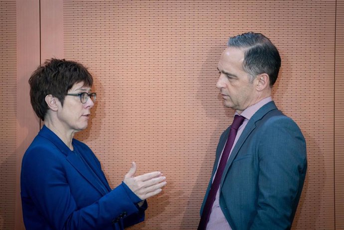 La ministra de Defensa alemana, Annegret Kramp-Karrenbauer, y el ministro de Exteriores, Heiko Maas