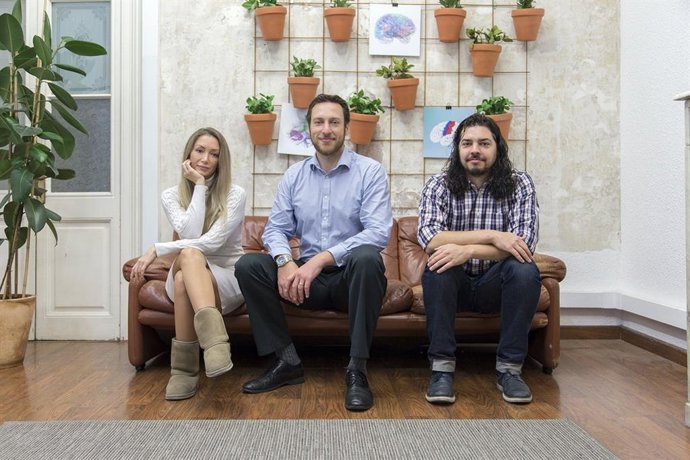 Vesna Prchkovska, Landon McKenna y Paulo Rodrigues, fundadores