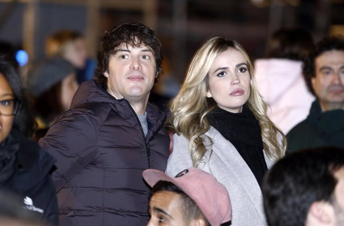Jordi Cruz  y su novia en la cabalgata de Reyes de Madrid