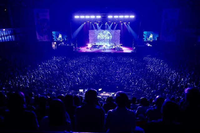 Actuación de Amaral en 'Actual 20' en Logroño con un Palacio de Deportes abarrotado