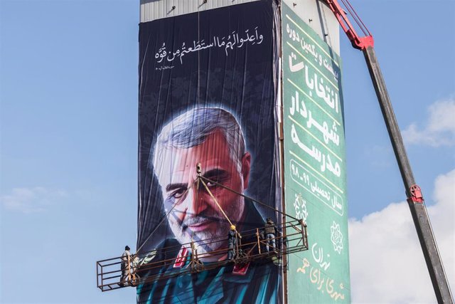 Cartel con la imagen de Qasem Soleimani