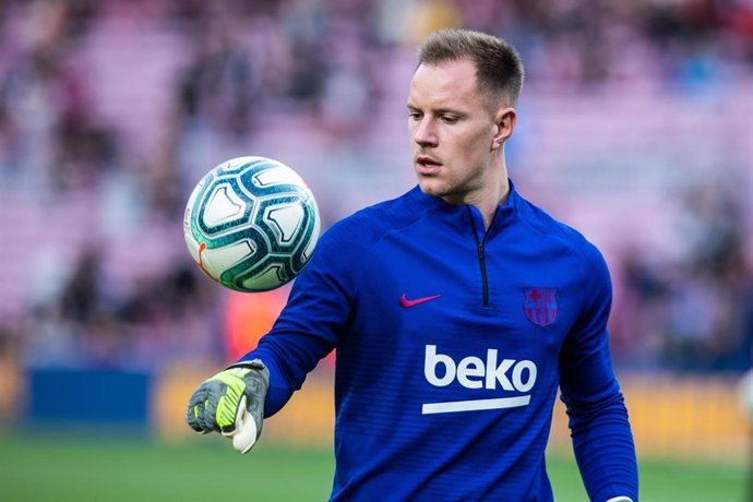 Ter Stegen entrenando con el Barcelona
